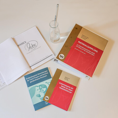 Fachbücher zur Logopädie und Stimmtherapie – Grundlage für fundierte Fortbildung.